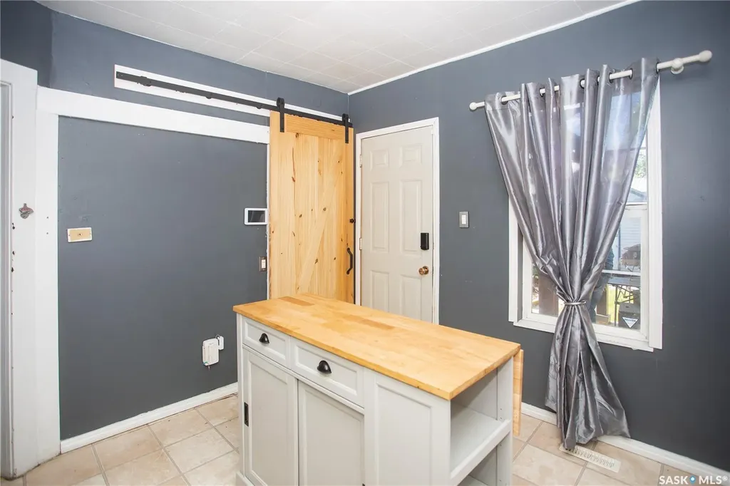 1102 19th Street W Saskatoon SK S7M 1C4