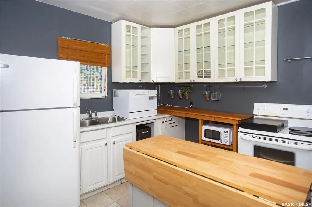 1102 19th Street W Saskatoon SK S7M 1C4
