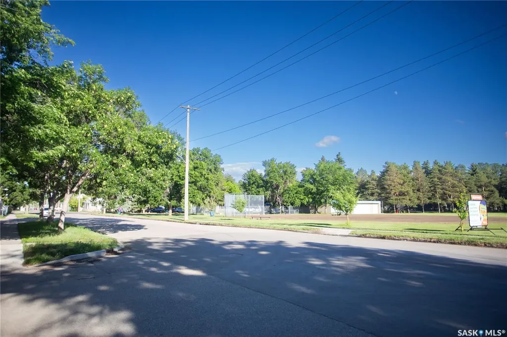 1102 19th Street W Saskatoon SK S7M 1C4