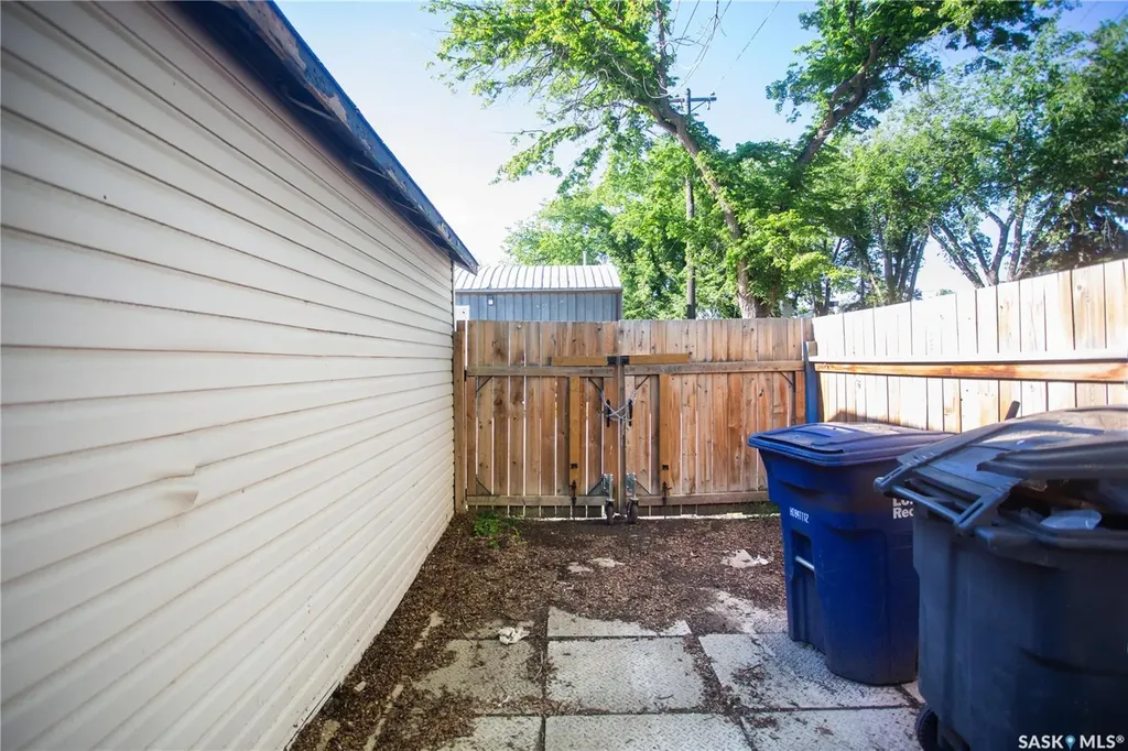 1102 19th Street W Saskatoon SK S7M 1C4