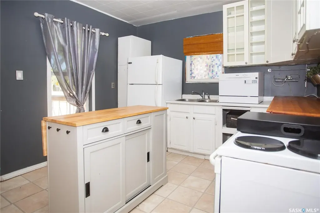 1102 19th Street W Saskatoon SK S7M 1C4