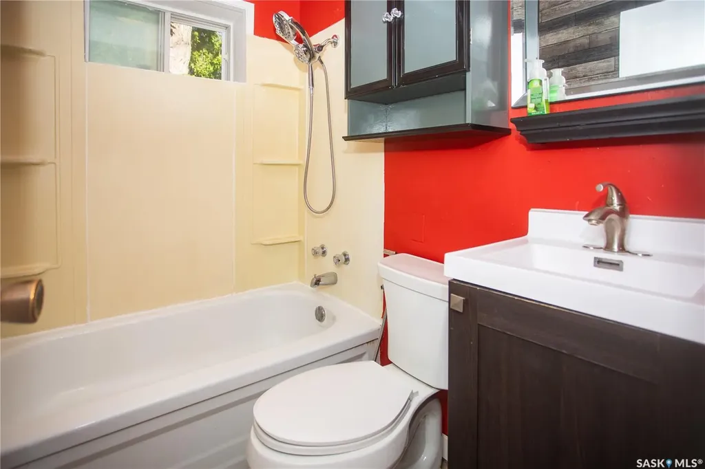 1102 19th Street W Saskatoon SK S7M 1C4