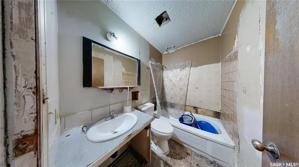 1633 Retallack Street Regina SK S4T 2J6