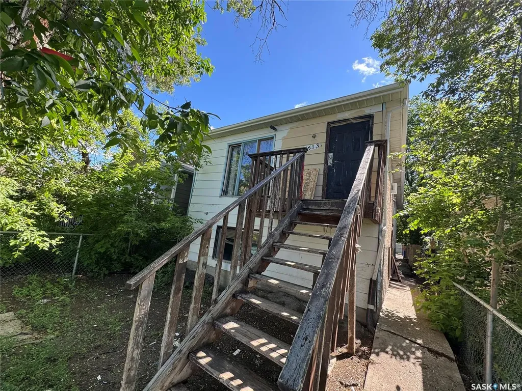 1633 Retallack Street Regina SK S4T 2J6