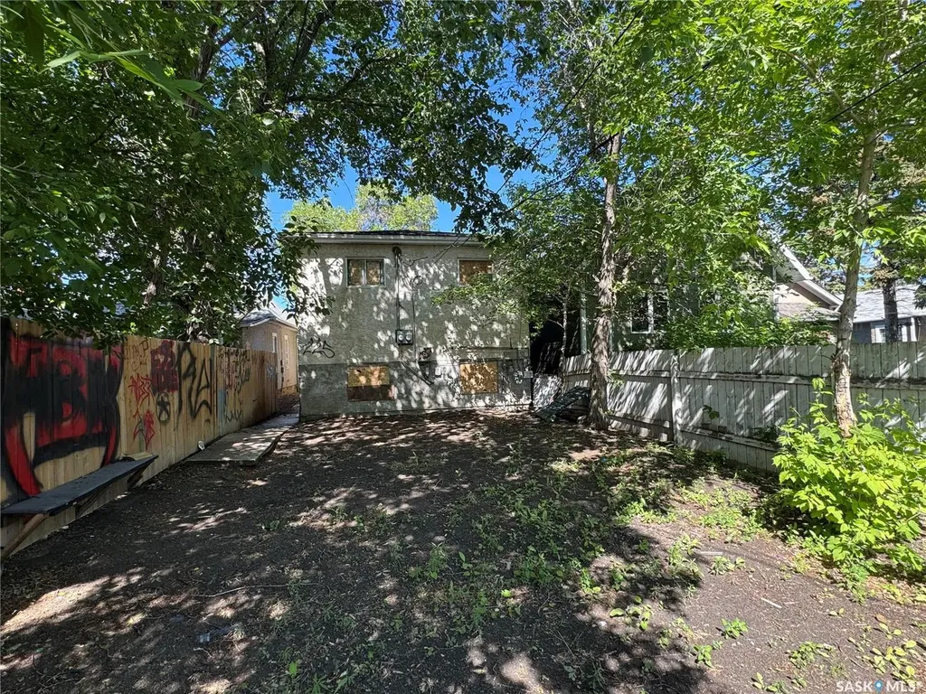 1633 Retallack Street Regina SK S4T 2J6