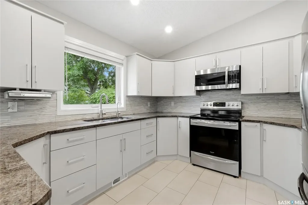 1010 Wascana Highlands Regina SK S4V 2J6