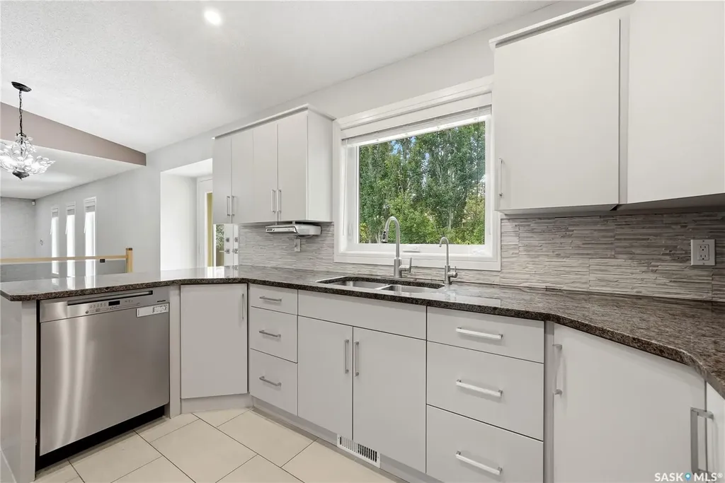 1010 Wascana Highlands Regina SK S4V 2J6