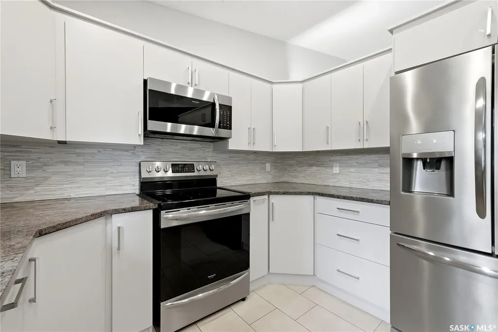 1010 Wascana Highlands Regina SK S4V 2J6