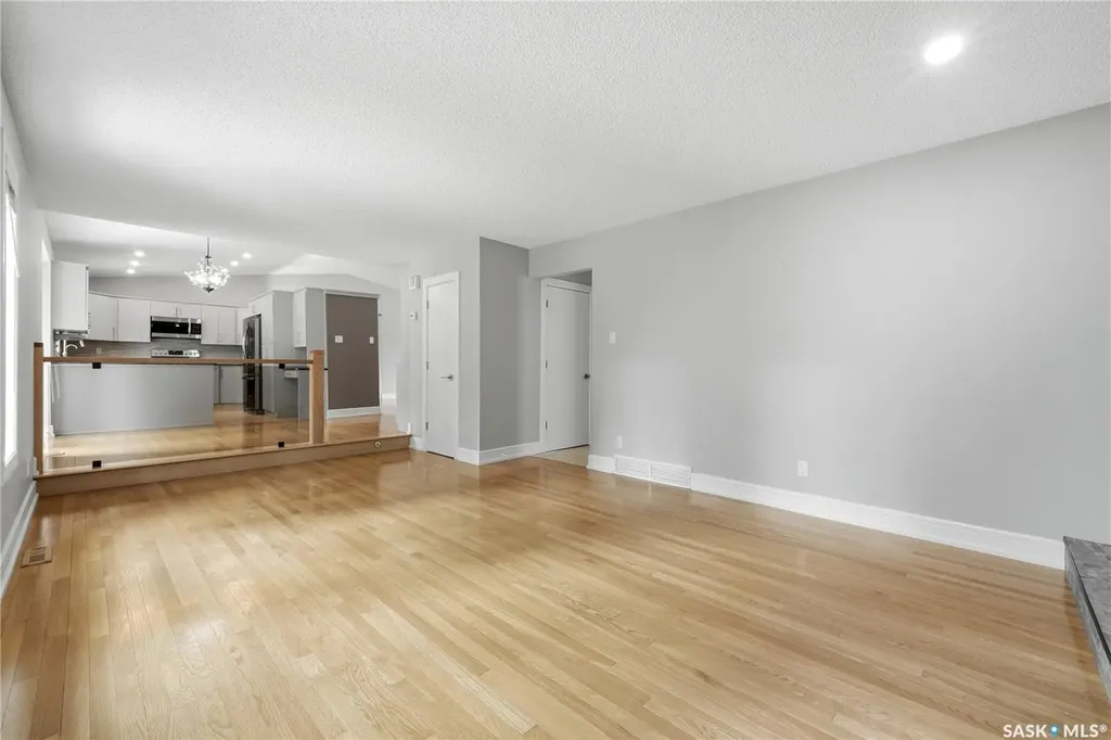 1010 Wascana Highlands Regina SK S4V 2J6