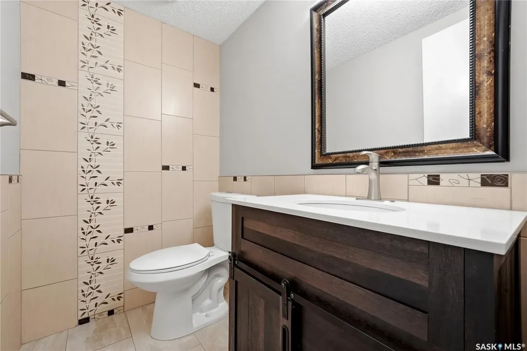 1010 Wascana Highlands Regina SK S4V 2J6