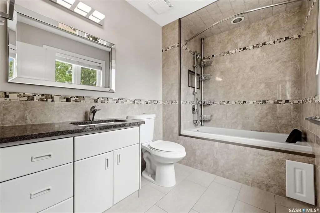 1010 Wascana Highlands Regina SK S4V 2J6