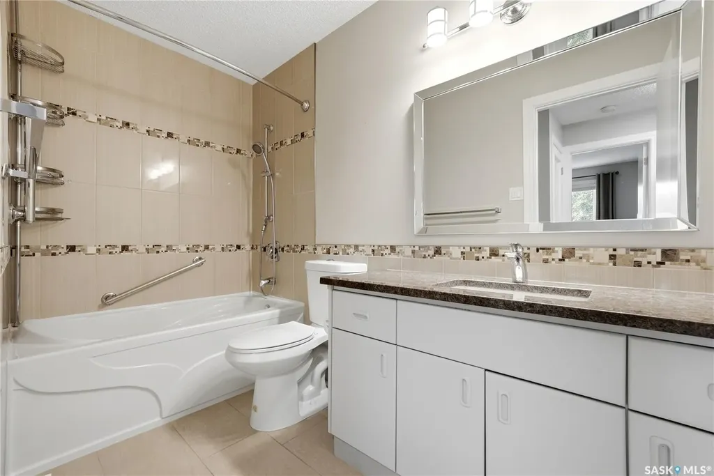 1010 Wascana Highlands Regina SK S4V 2J6