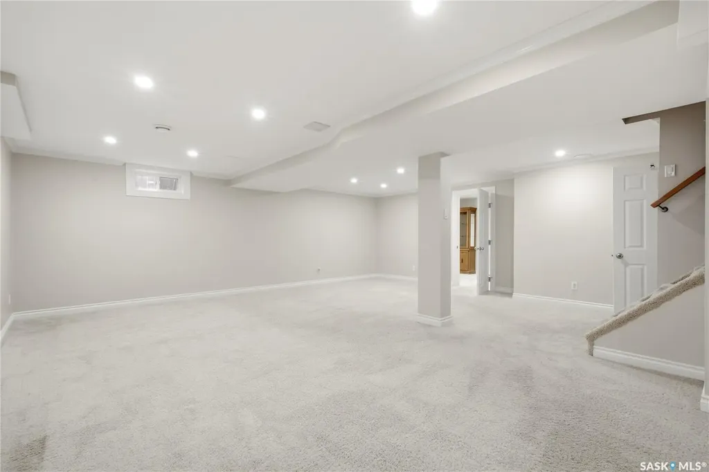 1010 Wascana Highlands Regina SK S4V 2J6