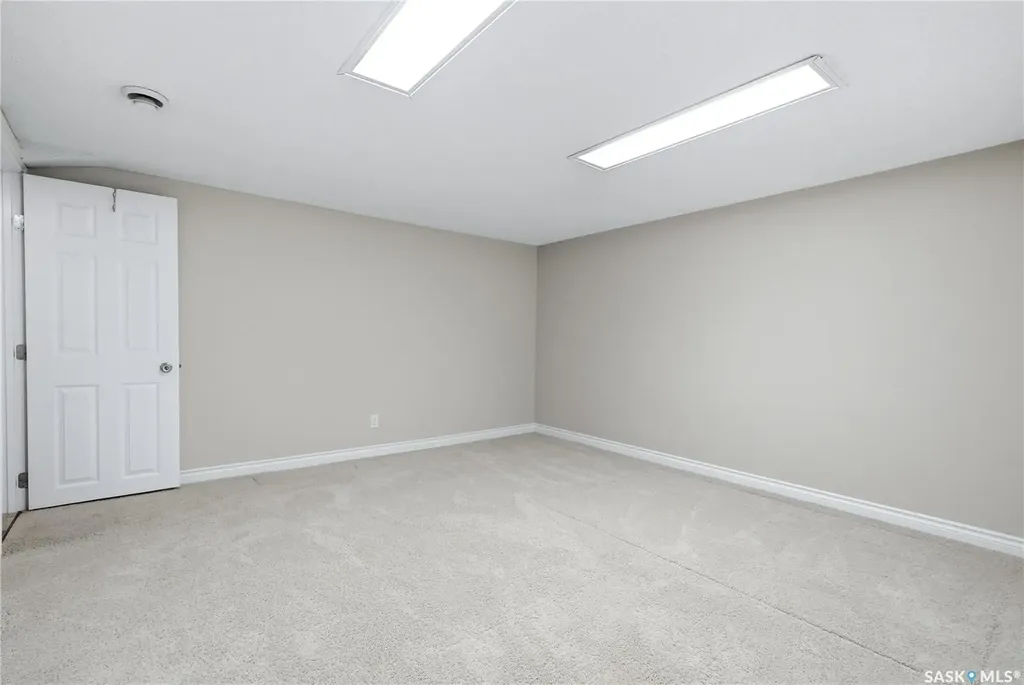 1010 Wascana Highlands Regina SK S4V 2J6