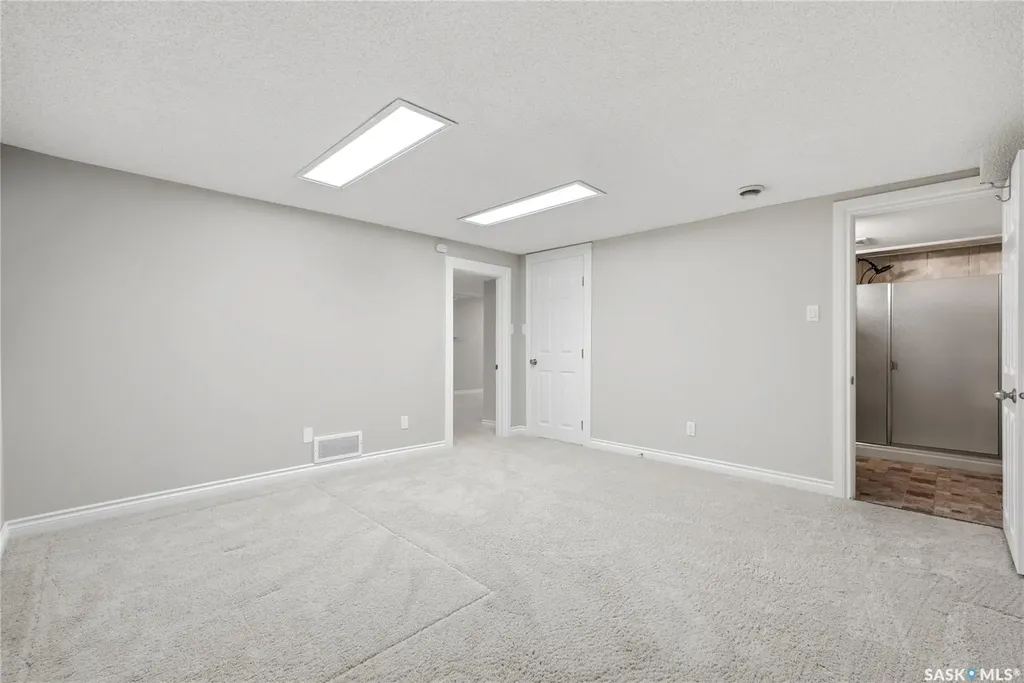 1010 Wascana Highlands Regina SK S4V 2J6