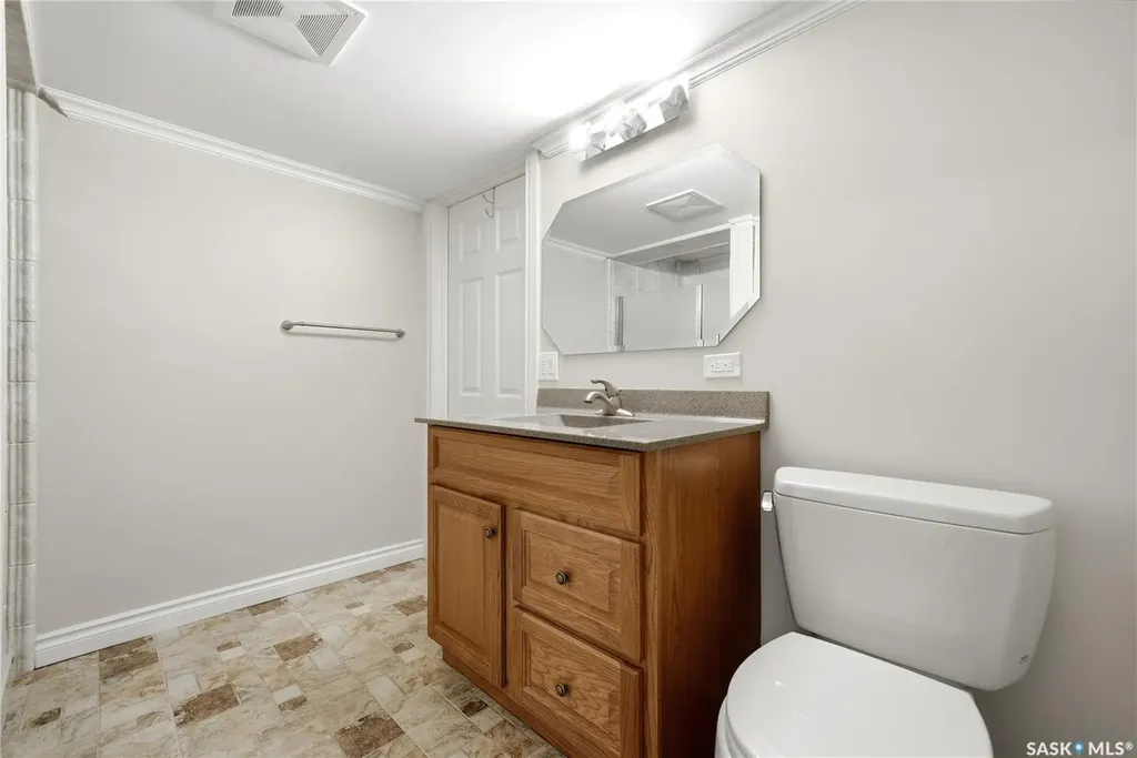 1010 Wascana Highlands Regina SK S4V 2J6
