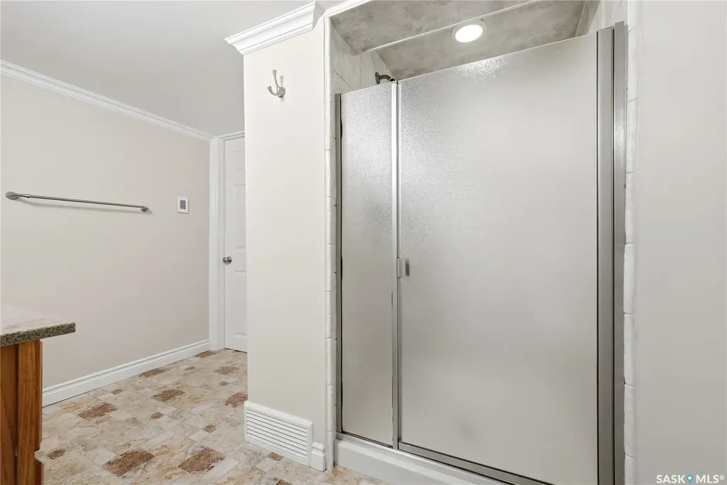 1010 Wascana Highlands Regina SK S4V 2J6