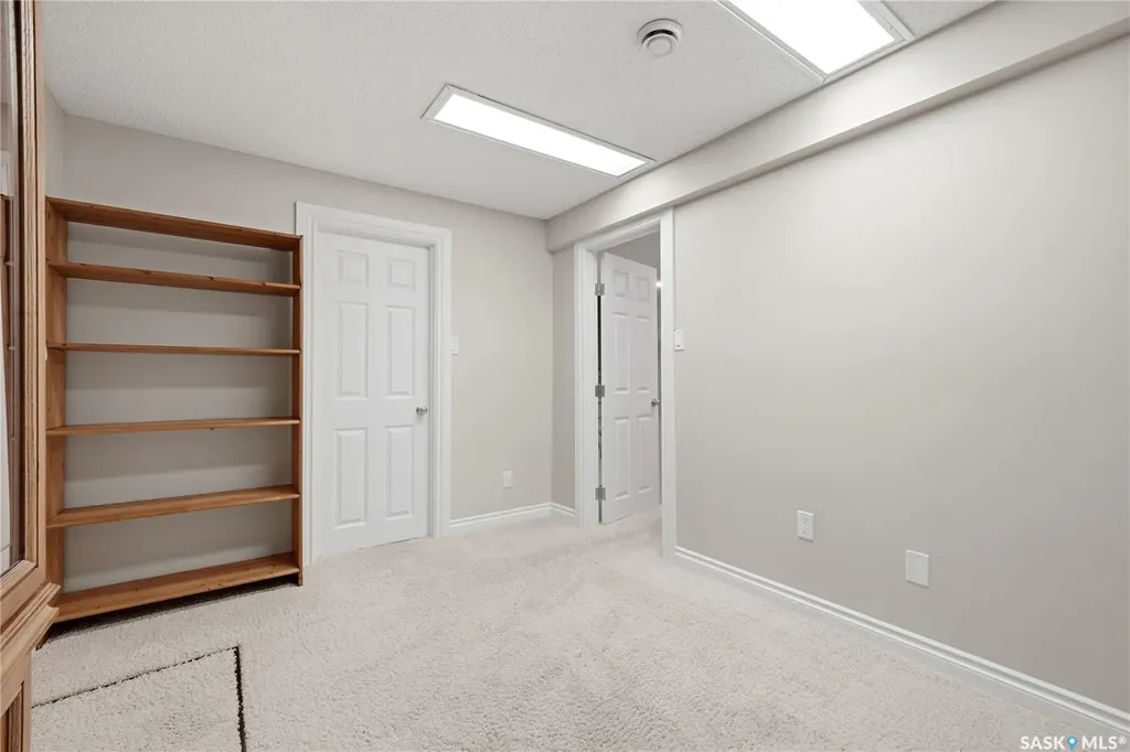 1010 Wascana Highlands Regina SK S4V 2J6
