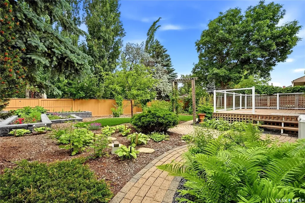 1010 Wascana Highlands Regina SK S4V 2J6