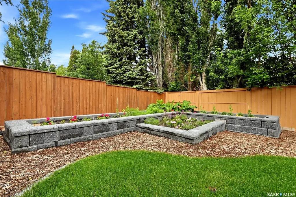 1010 Wascana Highlands Regina SK S4V 2J6