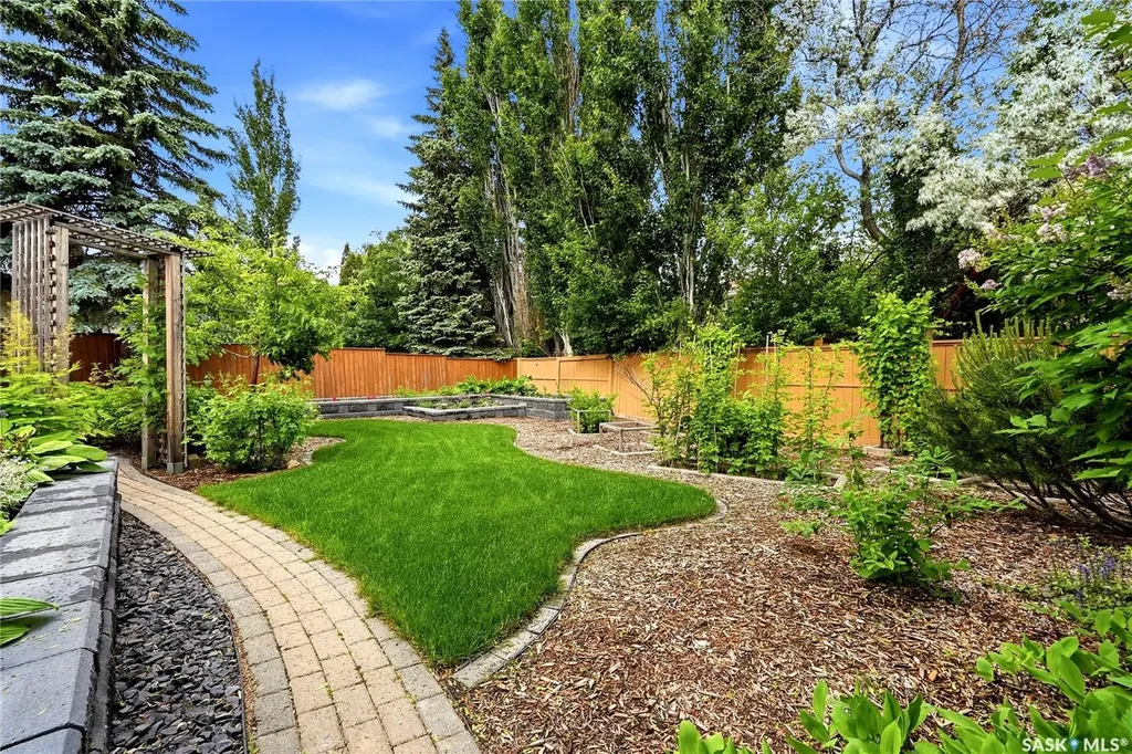 1010 Wascana Highlands Regina SK S4V 2J6