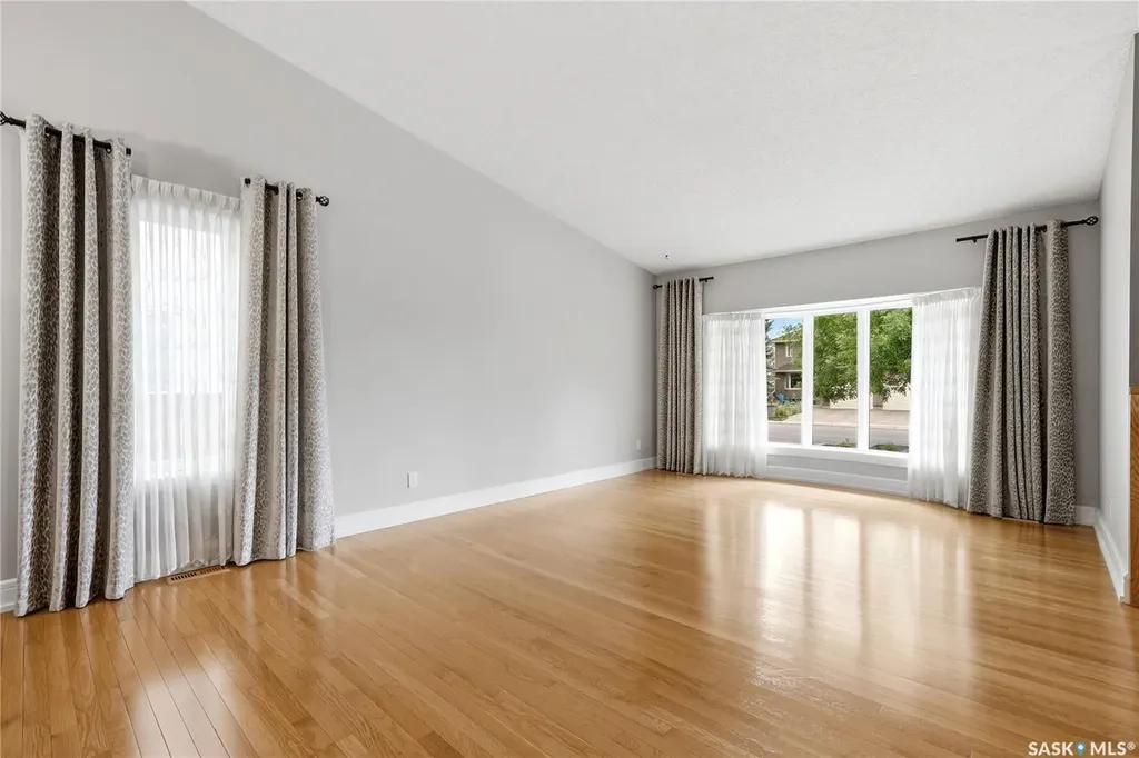 1010 Wascana Highlands Regina SK S4V 2J6