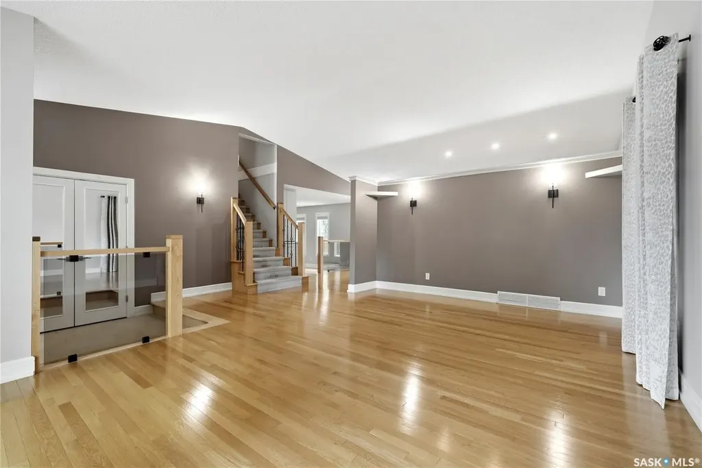 1010 Wascana Highlands Regina SK S4V 2J6