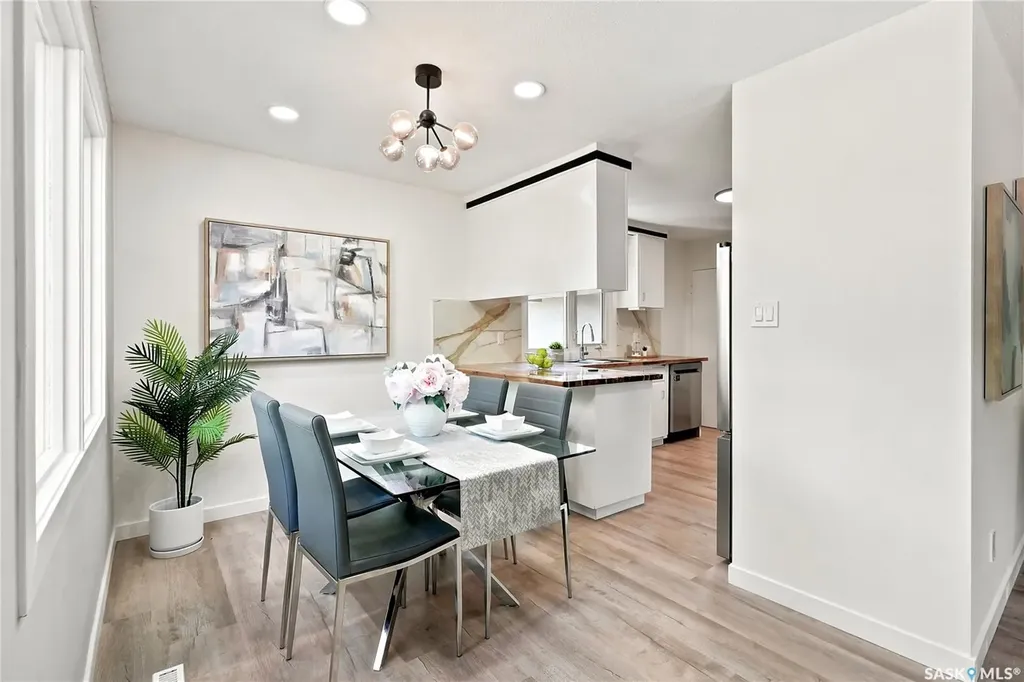 27 Walker Crescent Saskatoon SK S7L 4H7