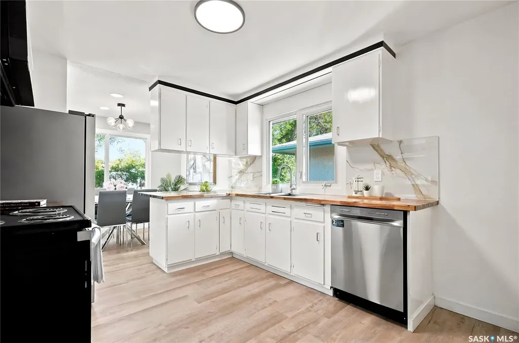 27 Walker Crescent Saskatoon SK S7L 4H7