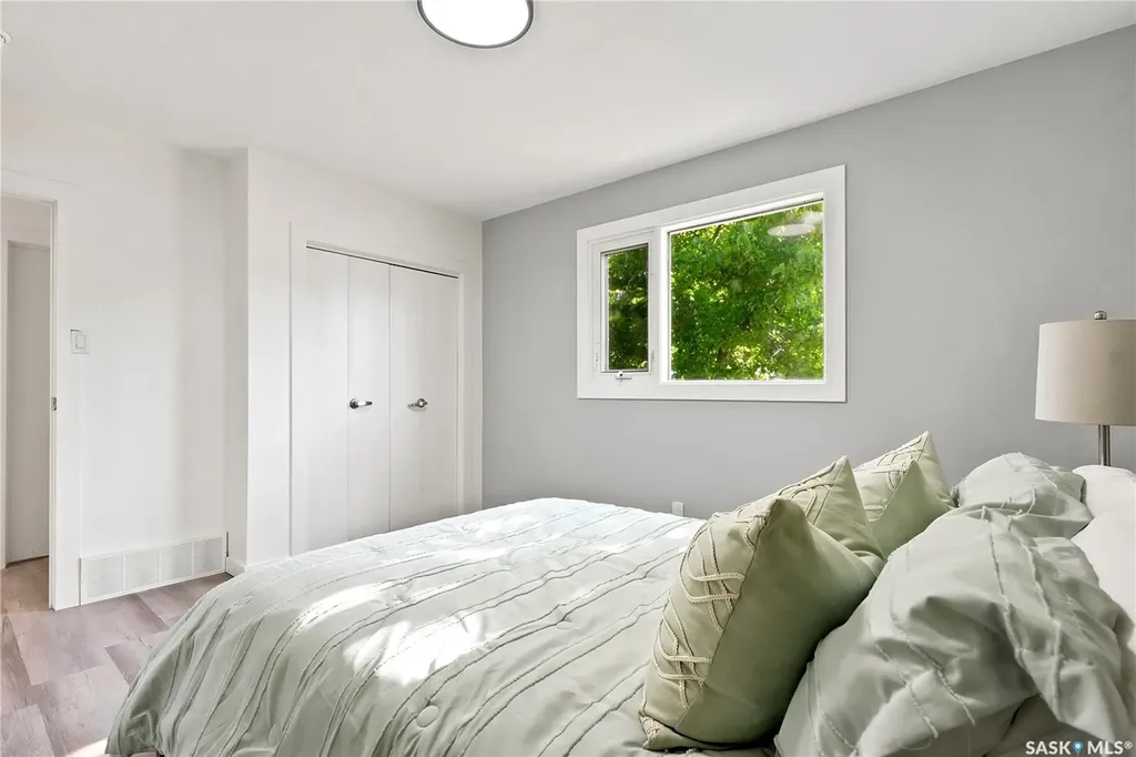 27 Walker Crescent Saskatoon SK S7L 4H7