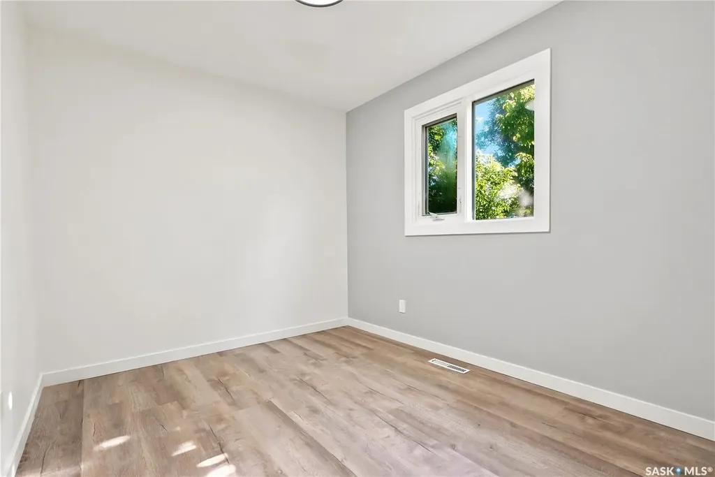 27 Walker Crescent Saskatoon SK S7L 4H7