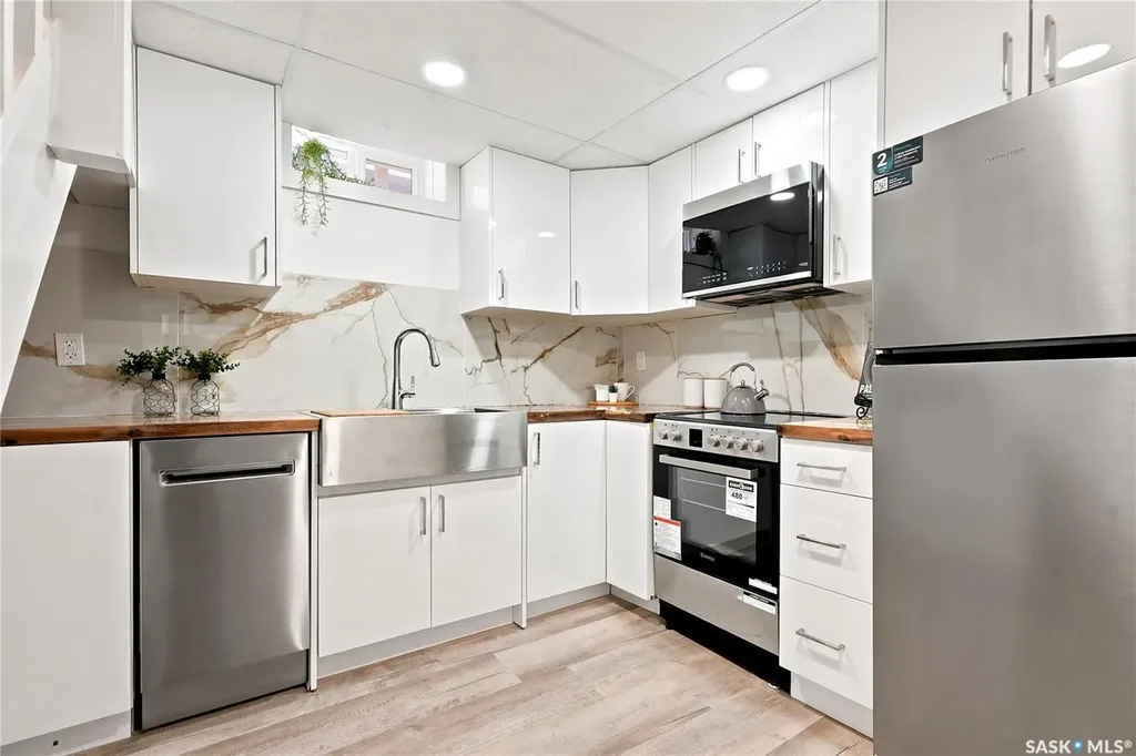 27 Walker Crescent Saskatoon SK S7L 4H7