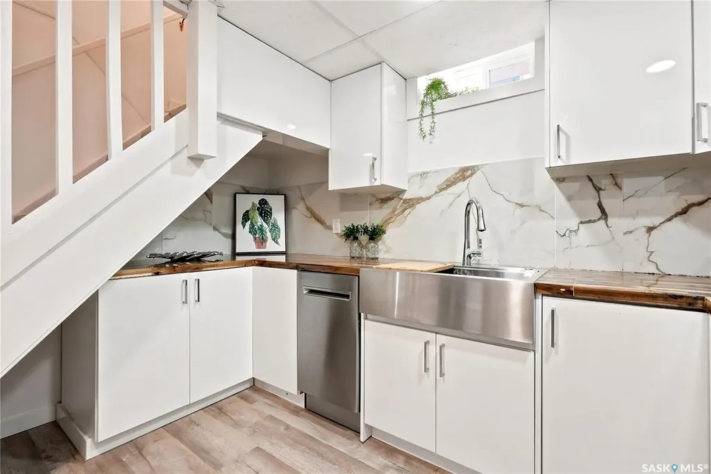 27 Walker Crescent Saskatoon SK S7L 4H7