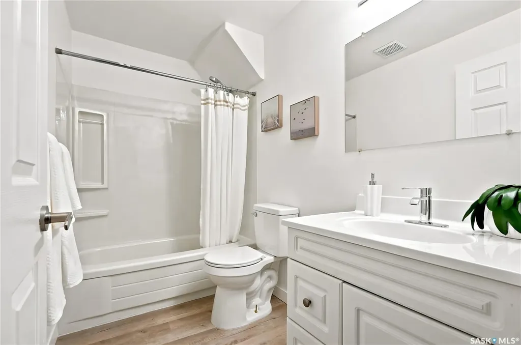 27 Walker Crescent Saskatoon SK S7L 4H7