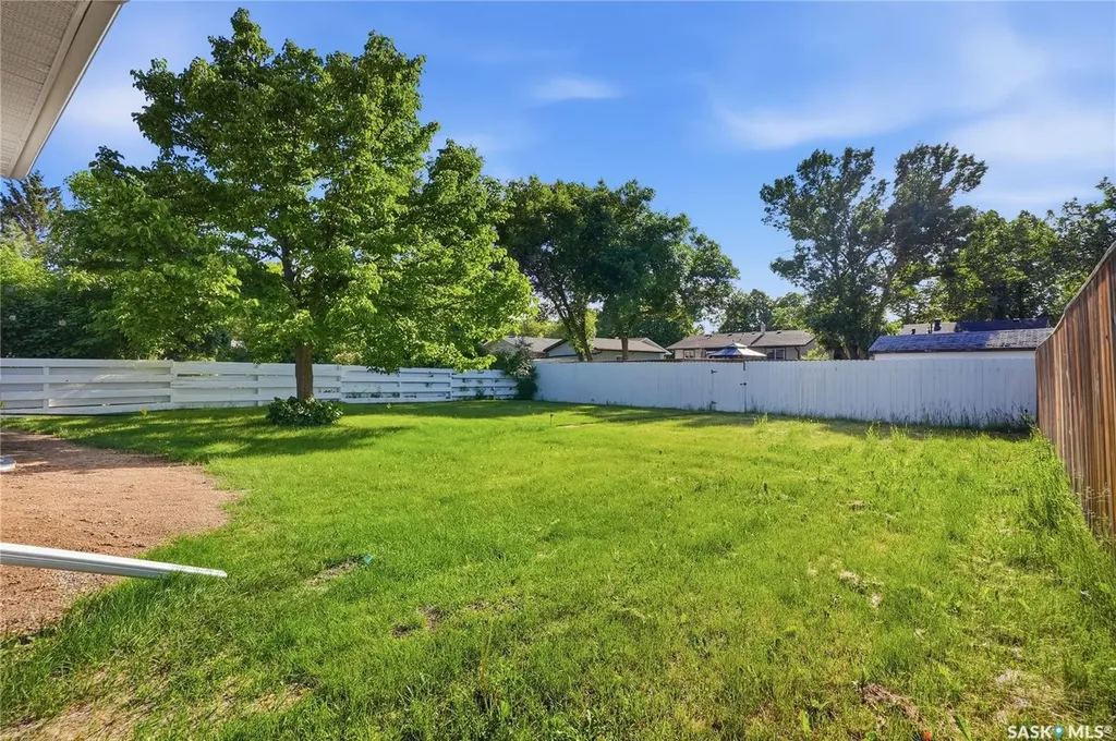 27 Walker Crescent Saskatoon SK S7L 4H7