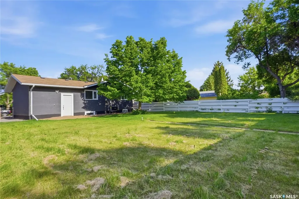 27 Walker Crescent Saskatoon SK S7L 4H7