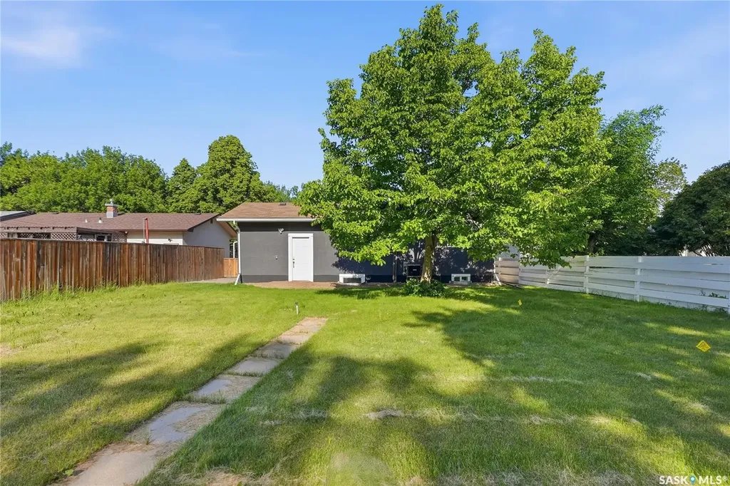 27 Walker Crescent Saskatoon SK S7L 4H7