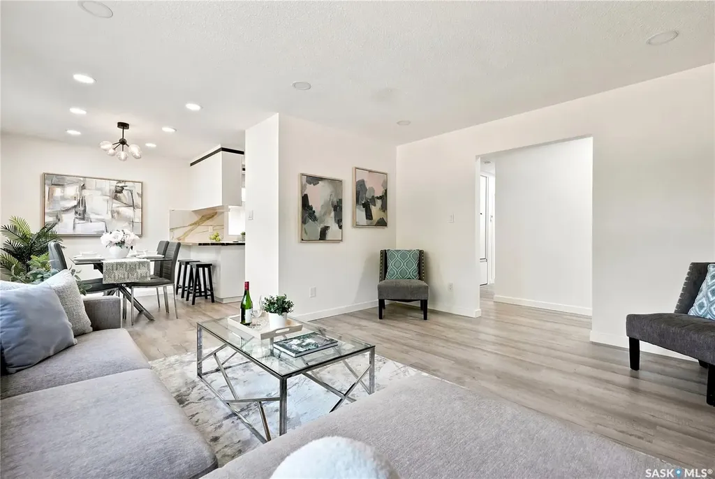 27 Walker Crescent Saskatoon SK S7L 4H7