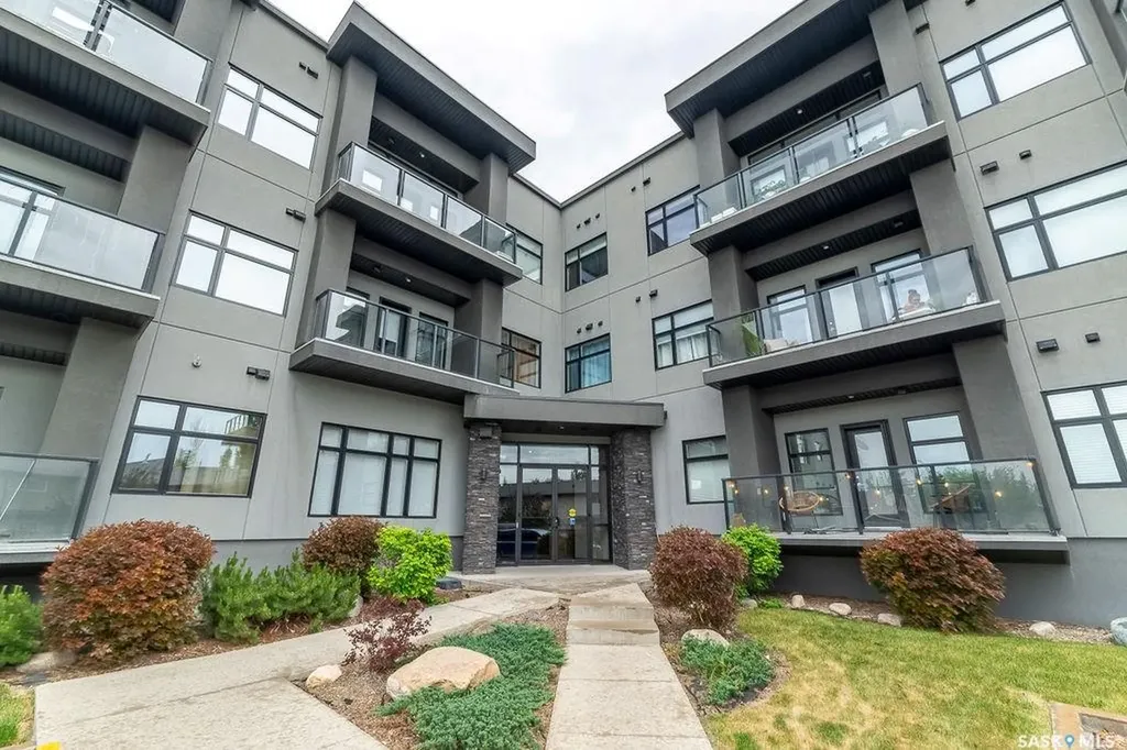 502 Perehudoff Crescent Saskatoon SK S7N 0T6