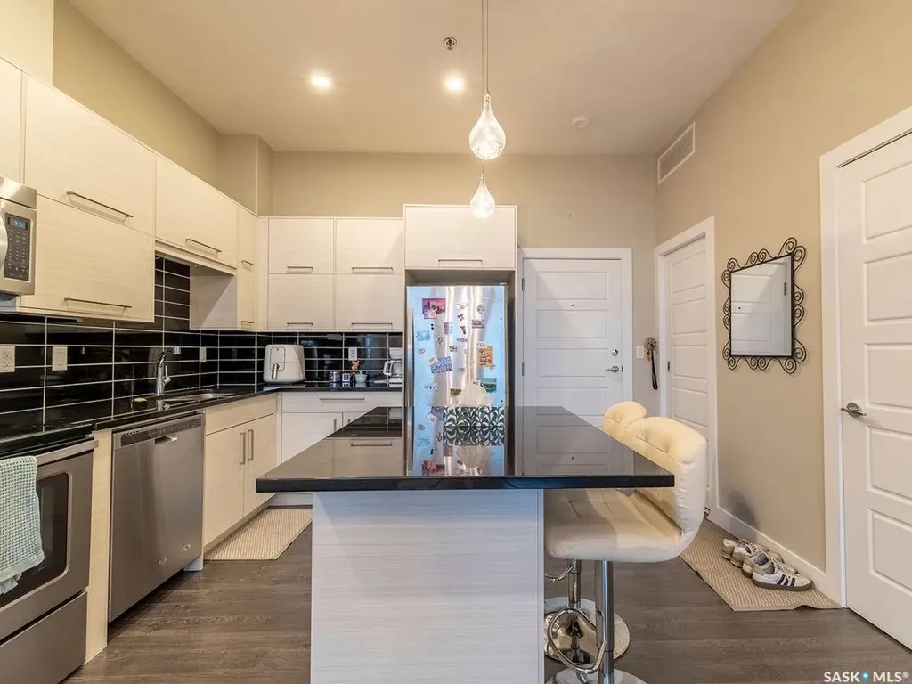 502 Perehudoff Crescent Saskatoon SK S7N 0T6