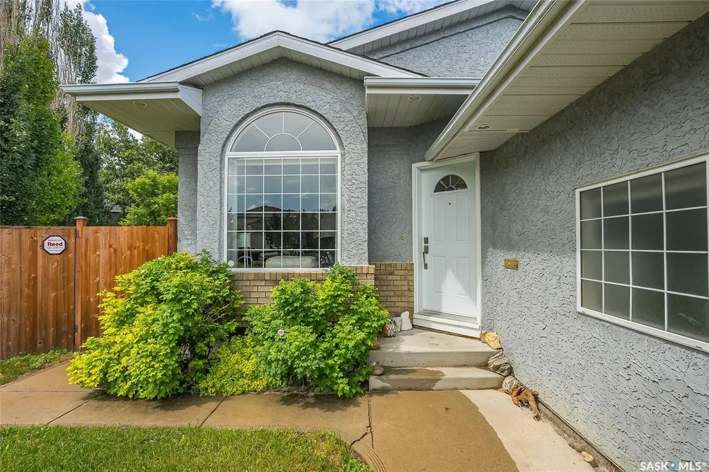130 Strumm Terrace Saskatoon SK S7M 5V4