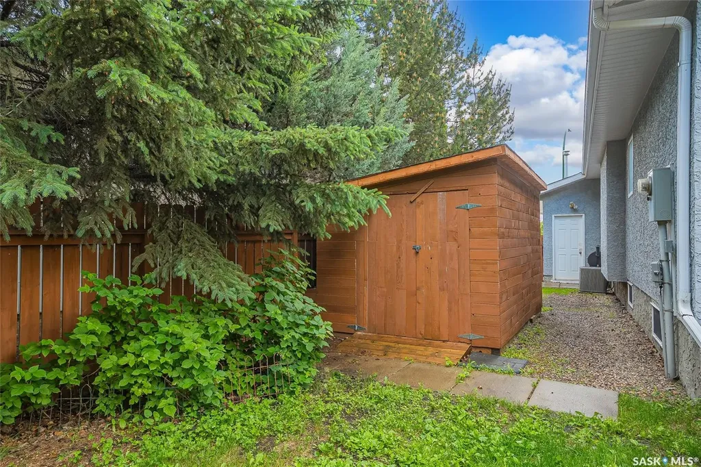 130 Strumm Terrace Saskatoon SK S7M 5V4