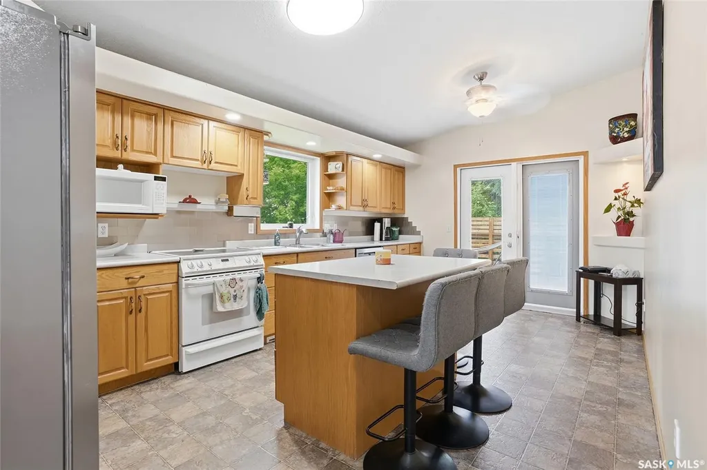130 Strumm Terrace Saskatoon SK S7M 5V4