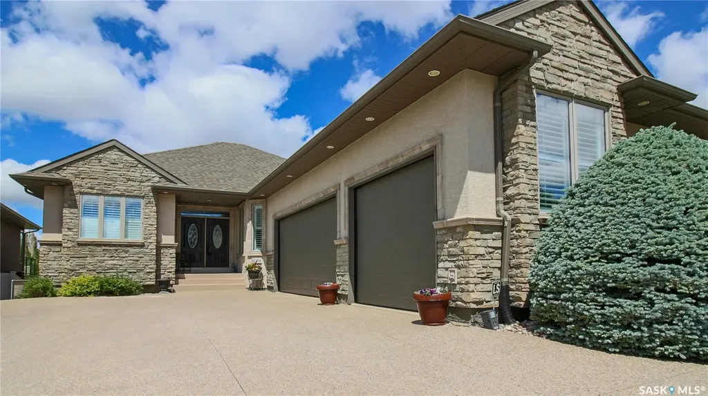 6064 Wascana Court Way Regina SK S4V 3E6