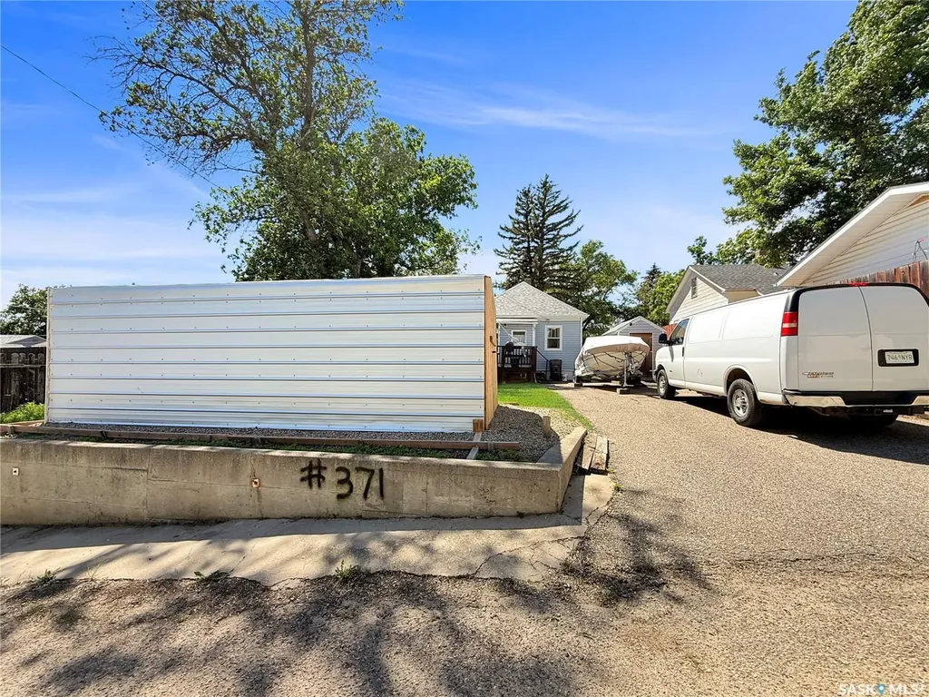 371 9th Avenue NW Swift Current SK S9H 1A8