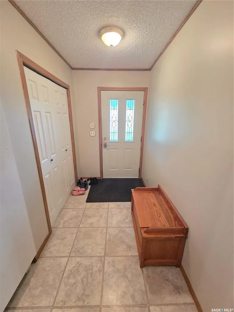 15 Adelaide Street Manor SK S0C 1R0