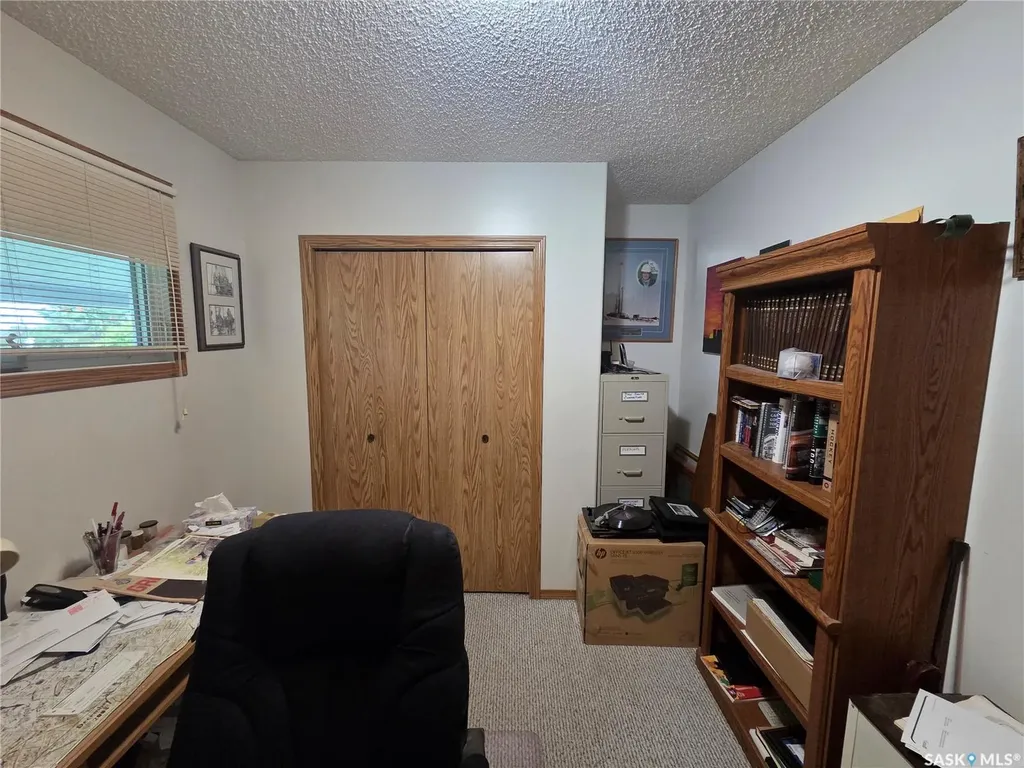 15 Adelaide Street Manor SK S0C 1R0