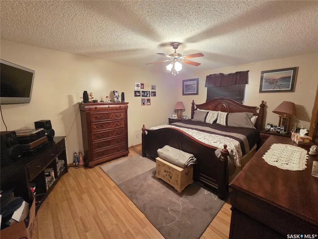 15 Adelaide Street Manor SK S0C 1R0