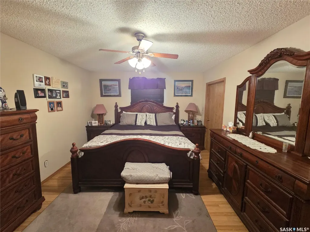 15 Adelaide Street Manor SK S0C 1R0
