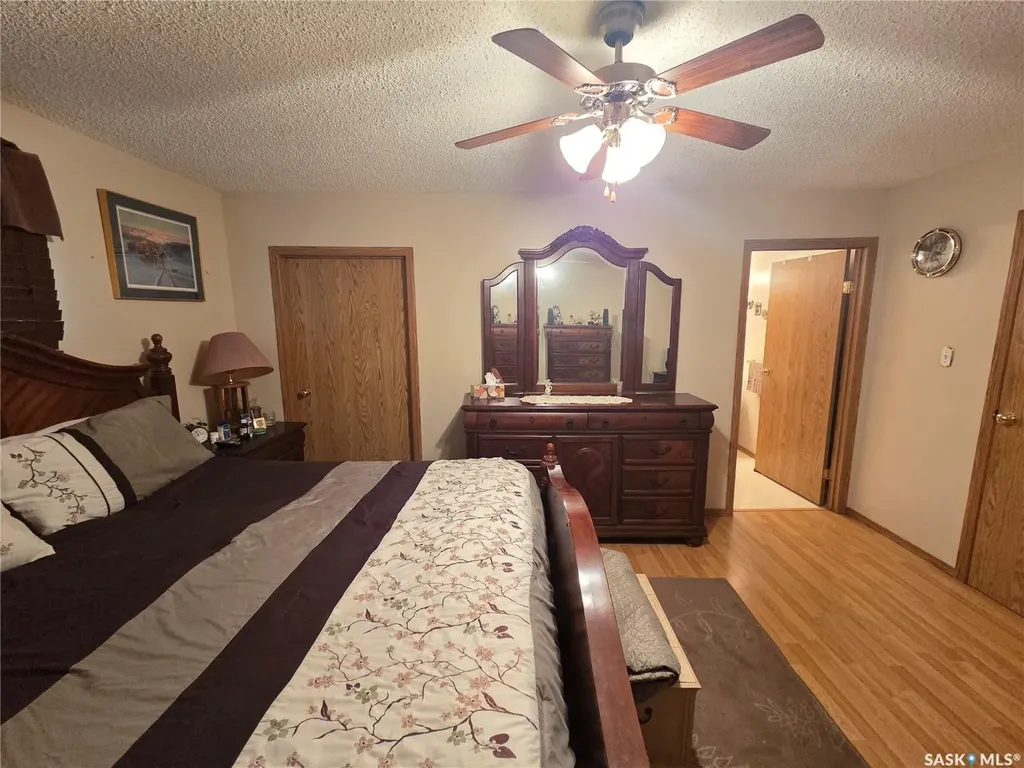 15 Adelaide Street Manor SK S0C 1R0